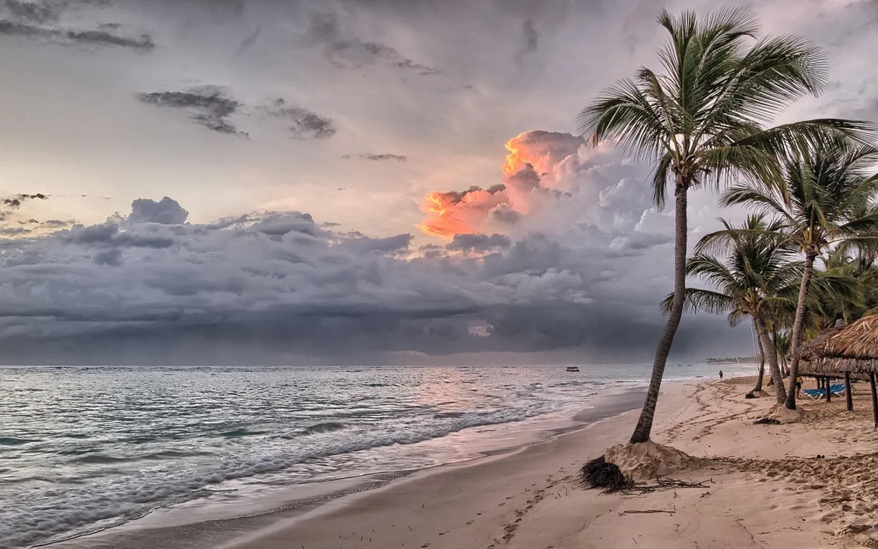 Août 2026 dans les Caraïbes, entre vigilance cyclonique et effervescence estivale